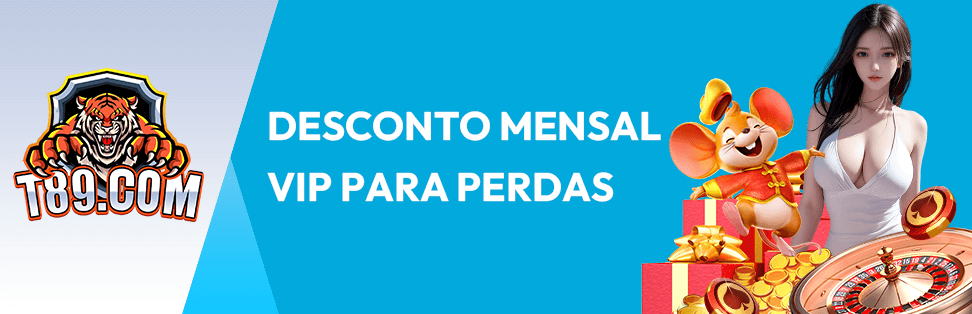 cristiano neves joga a carta sobre a mesa cigana